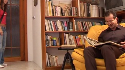 Hawt curvaceous brown-haired Tess B delights with one-eyed